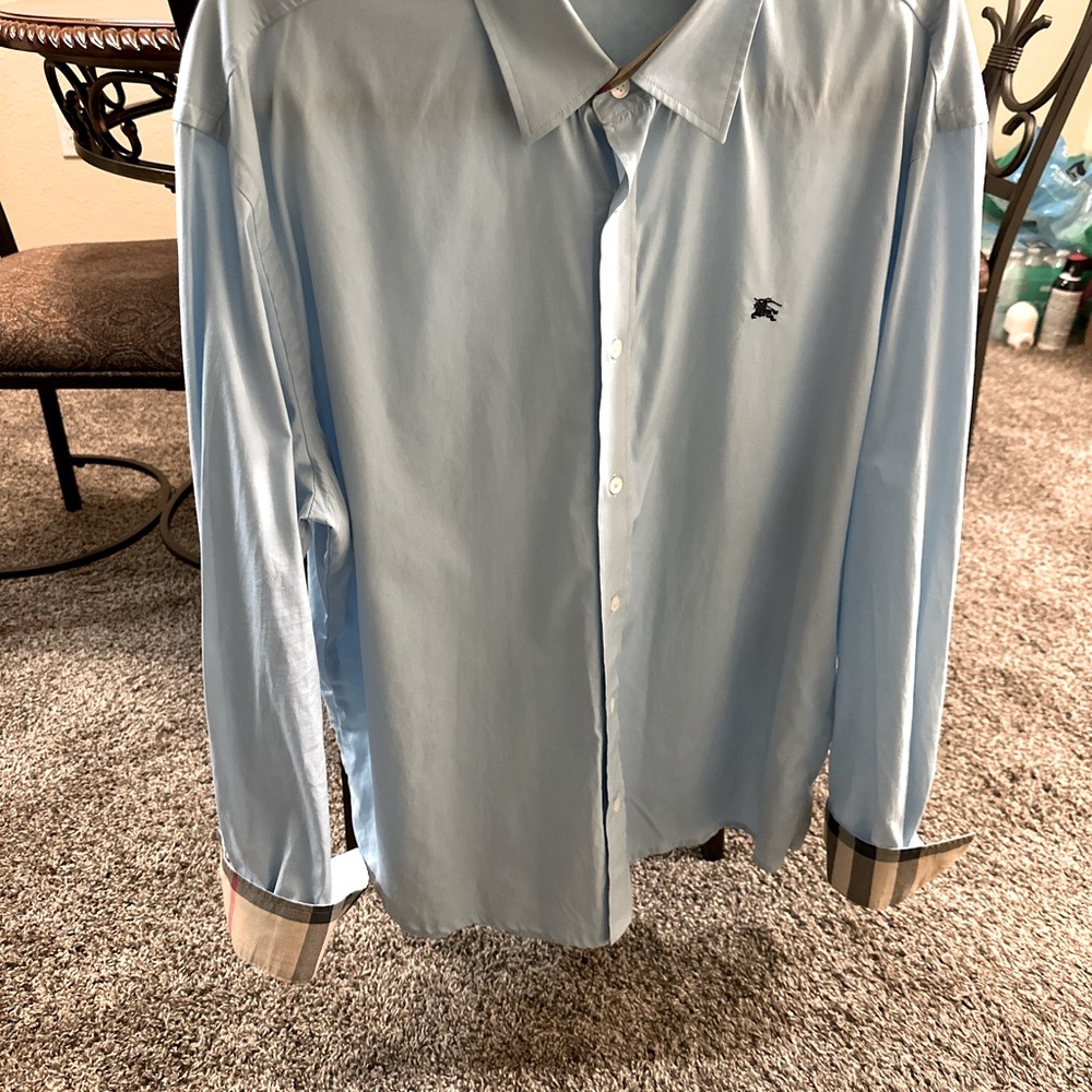 Burberry xxl fits more like large -X-Large  authentic